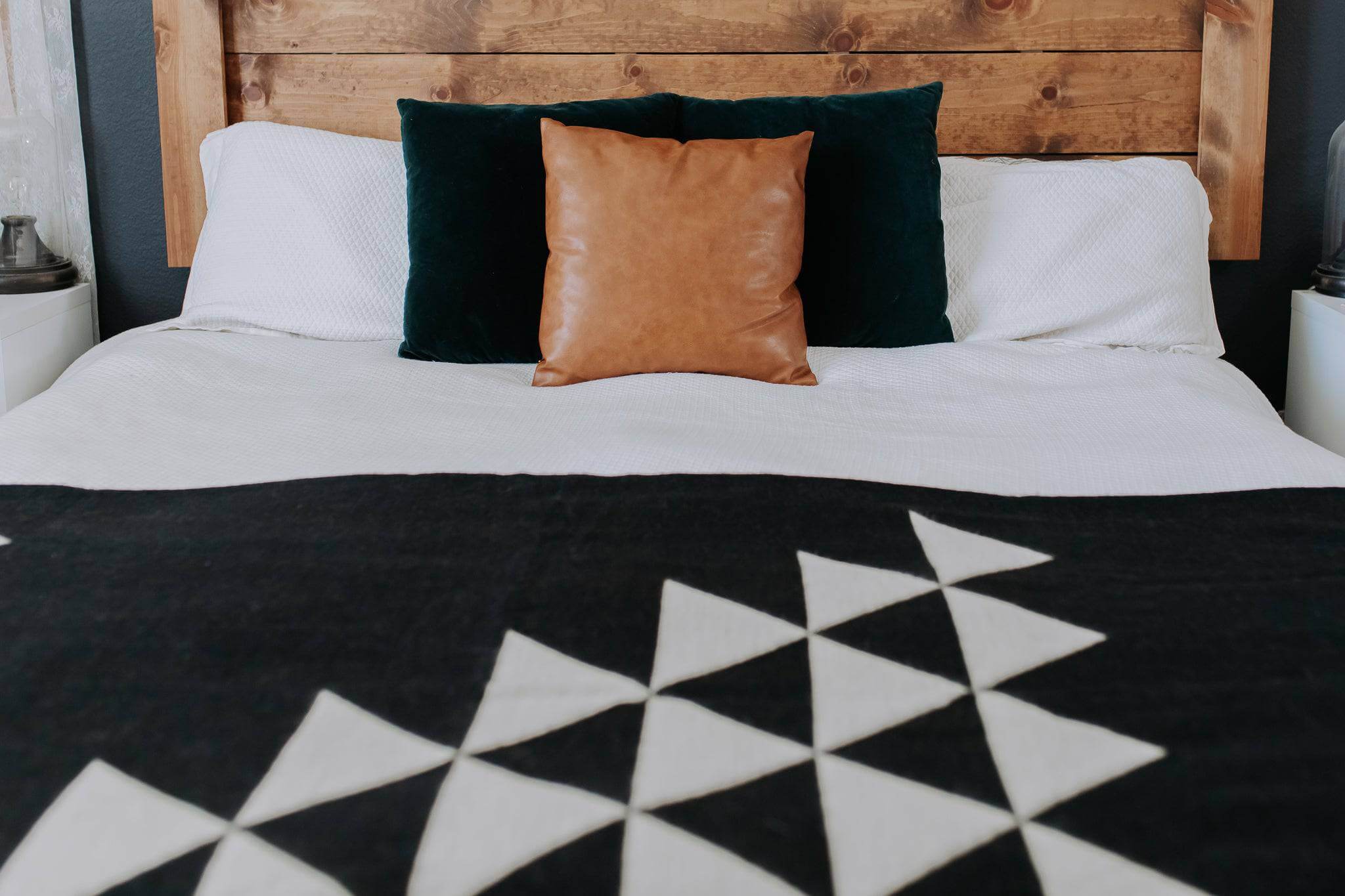 Nevado Blanket - Natural / Black | Named after the snow-capped volcanoes of the Ecuadorian Andes, the Nevado Blanket is part of our Wasi Monochrome Collection, inspired by the mystery and majesty of Ecuador’s landscapes. Its minimalist, monochromatic desi