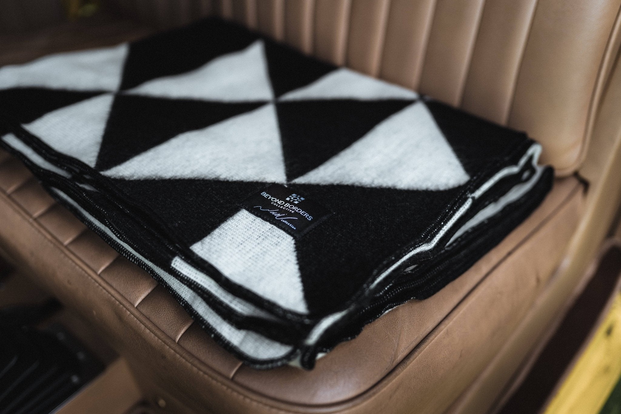 Nevado Blanket - Natural / Black - Off Leash Designs