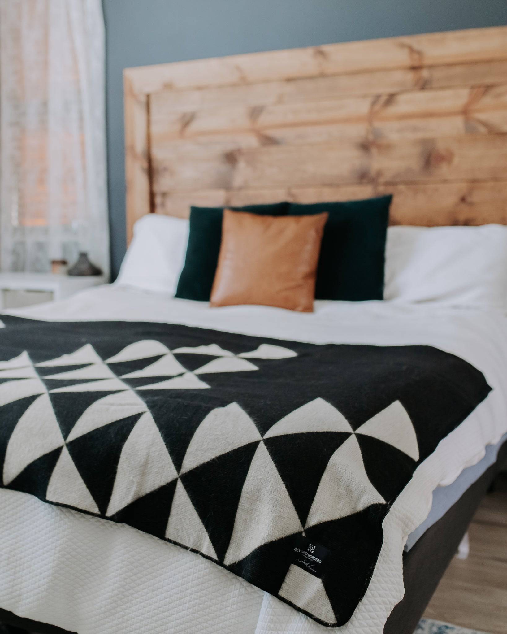 Nevado Blanket - Natural / Black - Off Leash Designs