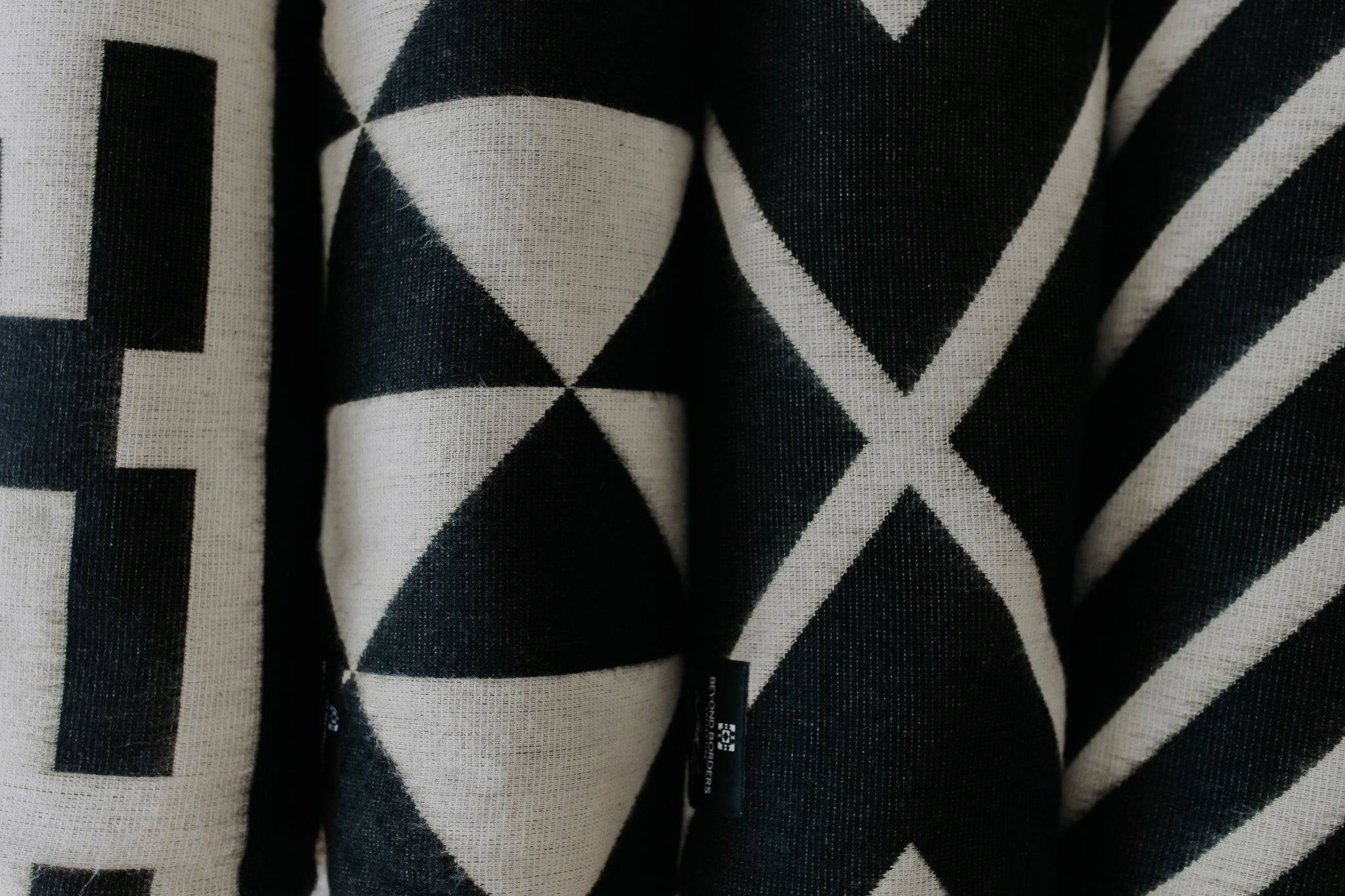 Nevado Blanket - Natural / Black - Off Leash Designs